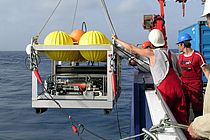 The Ocean Tracer Injection System is launched. Photo: M. Visbeck, GEOMAR