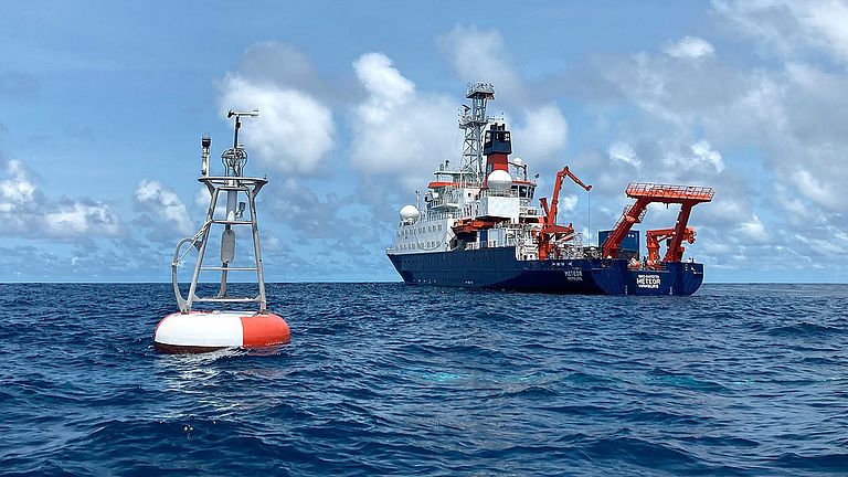 METEOR in the Tropical Atlantic during measurements near a PIRATA surface buoy