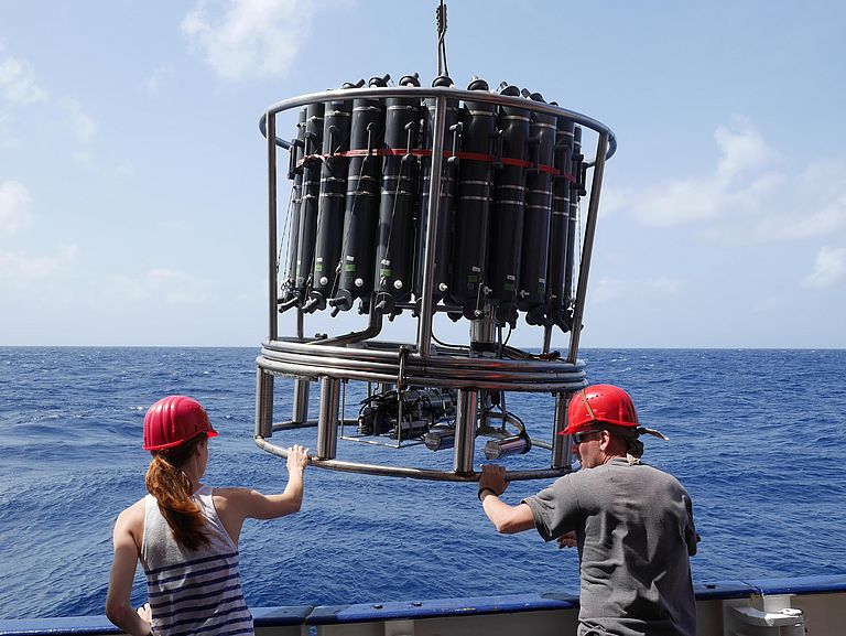 A CTD-rosette is being lowered into the seawater from the German RV METEOR. For the new study the authors have analysed hundreds of thousands of historical and current oxygen measurements. Photo: Martin Visbeck, GEOMAR