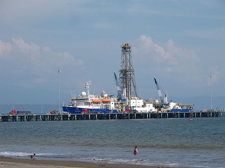 Research vessel JOIDES Resolution in Puntarenas, Costa Rica. Photo: S. Kutterolf, GEOMAR