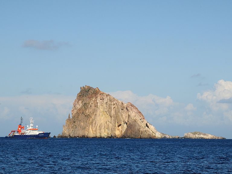 Research vessel POSEIDON in the Thyrennian sea during an ECO2 expedition. Photo: Maike Nicolai, GEOMAR