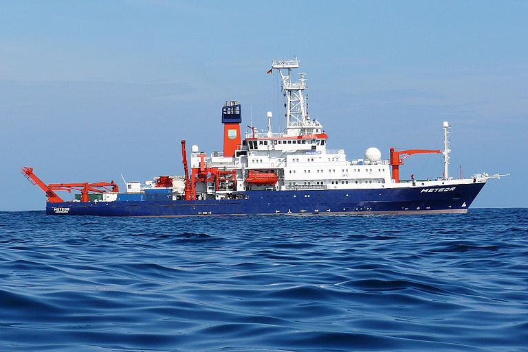 RV MTEOR in the southeast Pacific Ocean. During an expedition of the SFB754 in this region scientists were able to obtain the first NO-data set in 30 years. Photo: Hermann Bange/GEOMAR (CC BY 4.0)