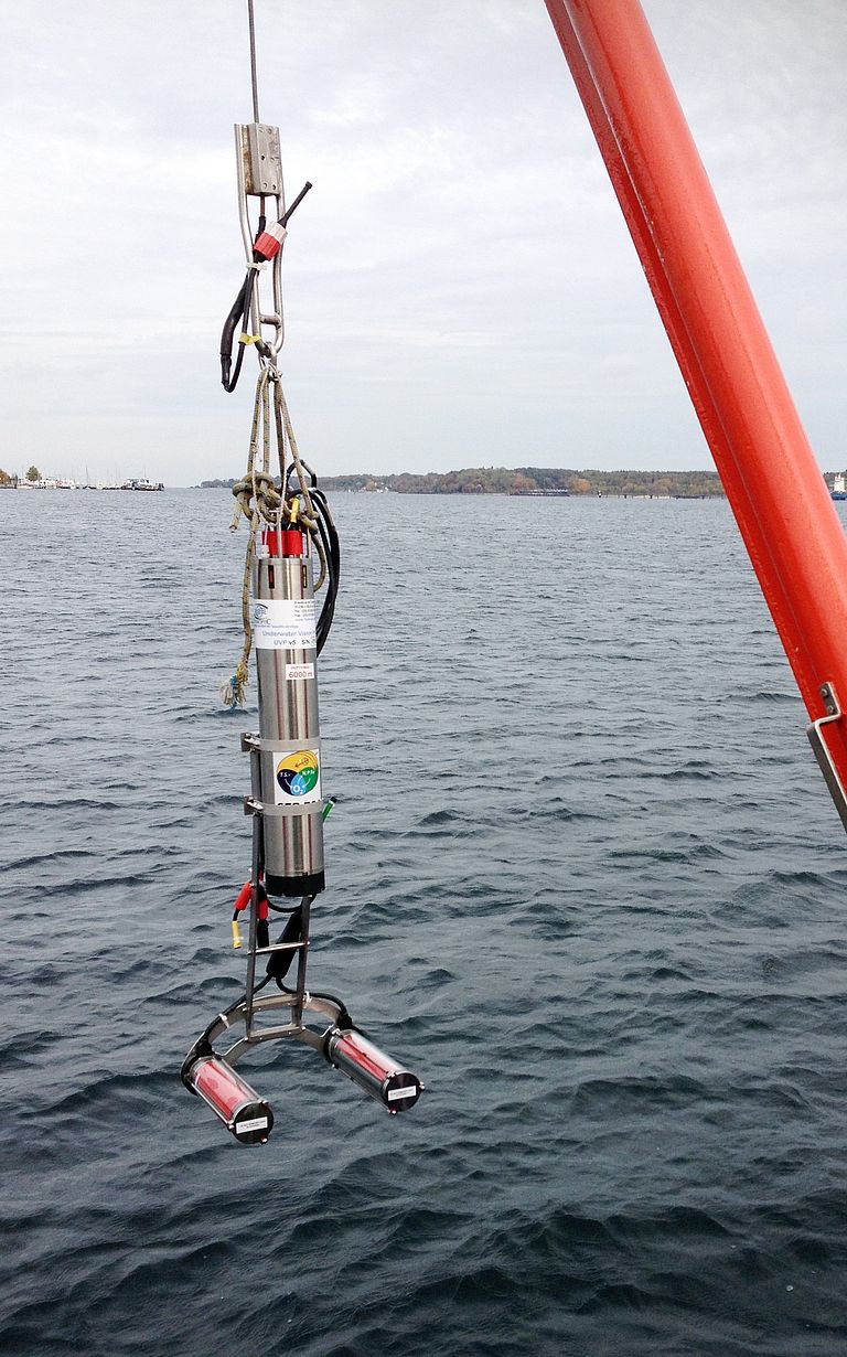 An Underwater Vision Profiler during a test launch in the Kiel fjord. Photo: Rainer Kiko, GEOMAR