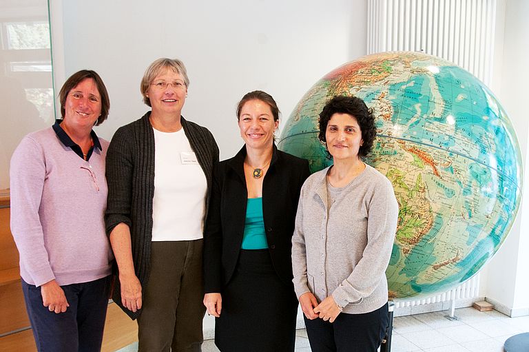 Prof. Dr. Jeanine L. Olsen (2. v. l.) zusammen mit den Mitgliedern des WEB's (v. l. n. r.): Catriona Clemmesen, Katja Matthes und Deniz Tasdemir. Foto: M. Pohling, GEOMAR