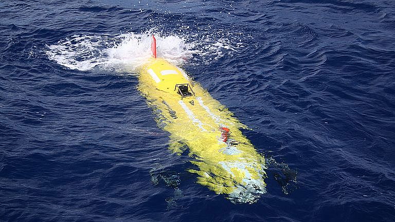 AUVs are generally torpedo-shaped and are propelled by a propeller at the stern. This is true for most of these underwater robots, the majority of which are equipped to operate in shallow water (up to 500 m). 