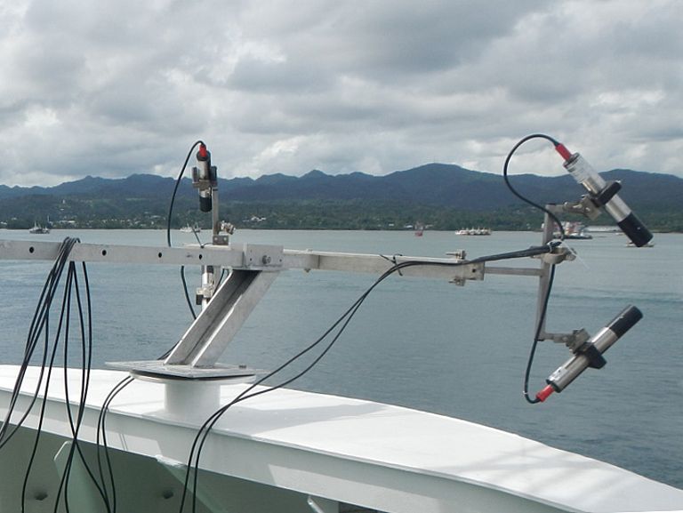 Radiometer at the bow of the research vessel SONNE 