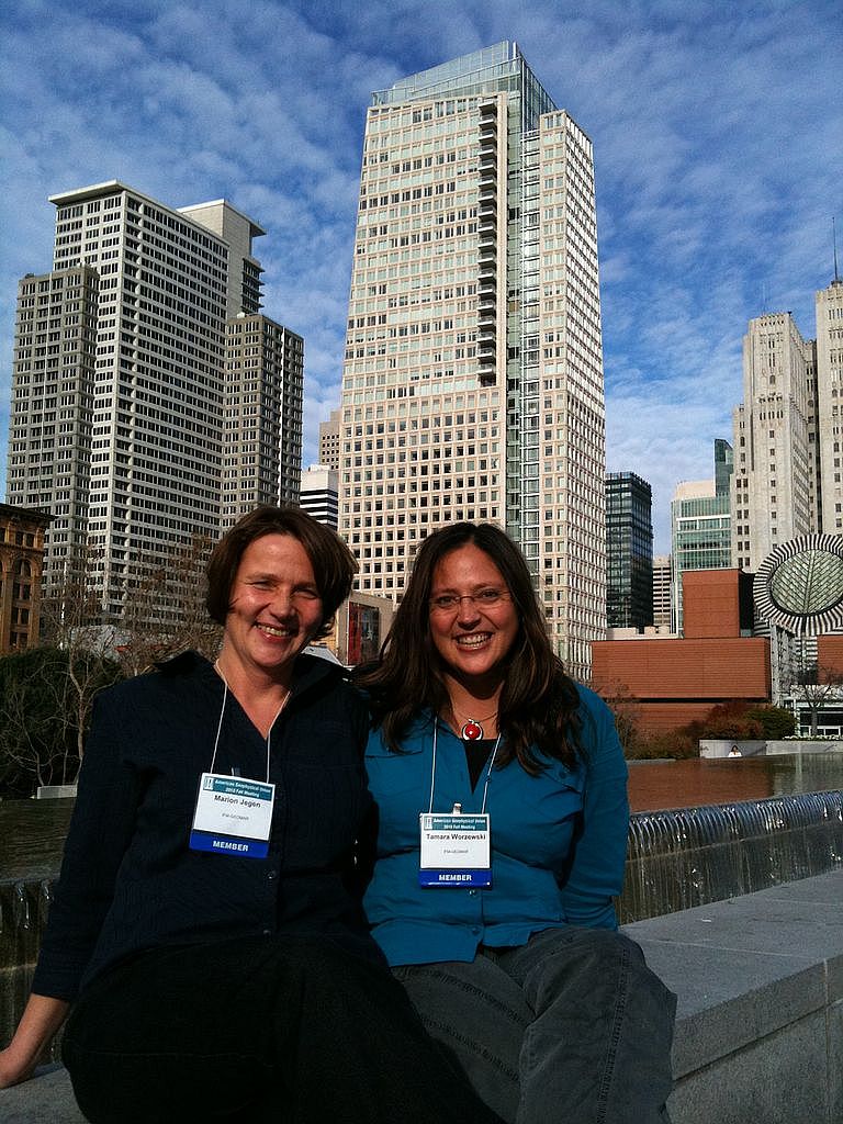 Dr. Marion Jegen (links) und Tamara Worzewski am Rande der Jahrestagung der American Geophysical Union in San Francisco. Dort stellten die beiden ihre Studie vor. Foto: privat