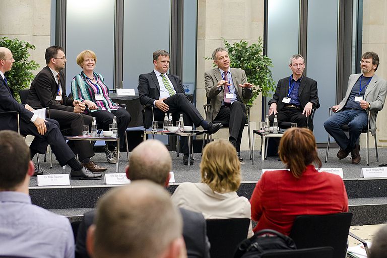 Panel discussion during the Kick-off-Meeting of the SPP "Climate Engineering". Foto: J. Steffen, GEOMAR