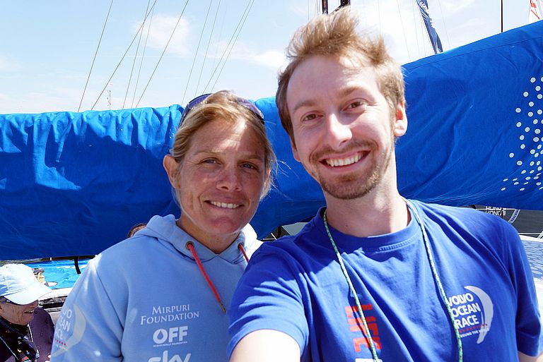 At sea, Boat Captain Liz Wardly was responsible for the operation of the sensors in the "Turn the Tide on Plastic" (here with Sören Gutekunst from the "Ocean of the Future") - in addition to the already demanding tasks in the racing scene. Photo: Sören Gutekunst /The Future Ocean