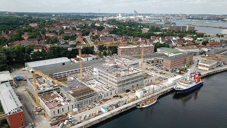 Blick auf die Baustelle von der Schwentineseite im Juni 2018