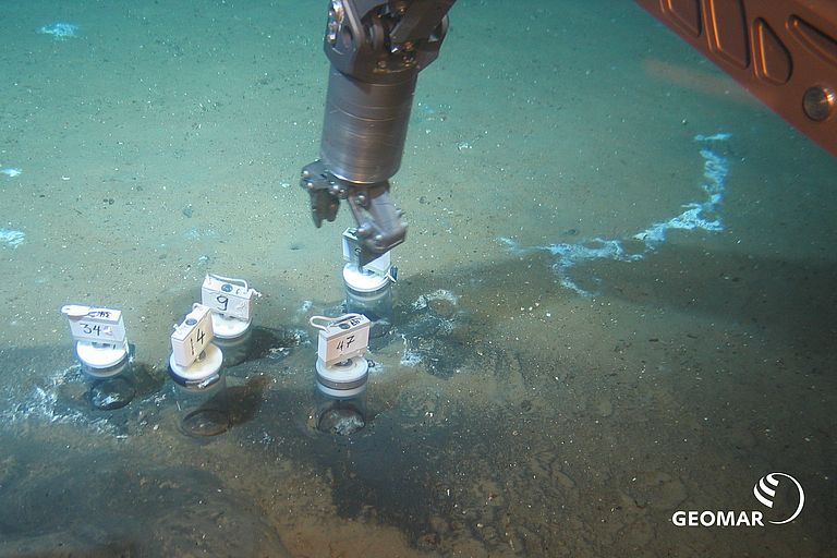 ROV KIEL 6000 takes a sediment sample at the bottom of the North Sea. Photo: ROV-Team, GEOMAR