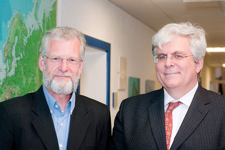 Professor Peter Herzig (li.) und der Botschafter der Slowakischen Republik in Deutschland, Igor Slobodník. Foto: J. Steffen, GEOMAR