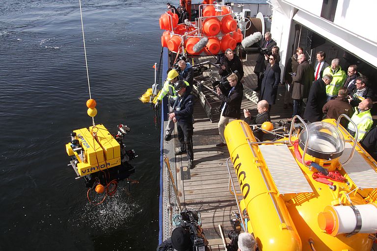 Der Tiefseecrawler VIATOR wird in der Kieler Bucht geborgen. Foto: A. Villwock, GEOMAR.