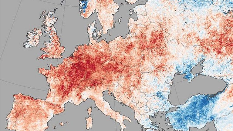 A map of Europe. Red colouring indicates high temperatures.