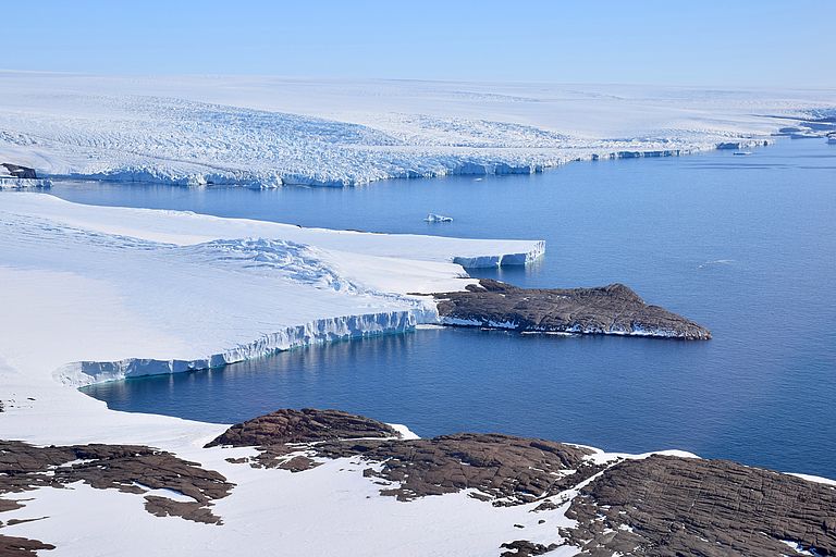 Eiskante in der Antarktis, aufgenommen während der "EASI-I"-Expedition.