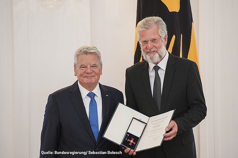 German Federal President Joachim Gauck and Prof. Dr. Peter Herzig. Photo: Sebastian Bolesch, Federal Government.