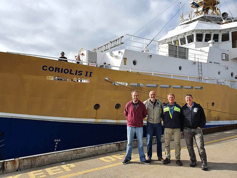 GEOMAR researchers René Witt, Mario Müller and Dr. Toste Tanhua with Professor Dr. Douglas Wallace, head of the TReX project in front of the research vessel CORIOLIS II. Photo: Tracer Release Experiment (TReX)
