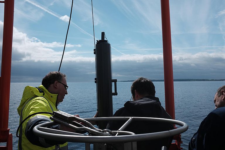 Seit 60 Jahren messen Kieler Forscherinnen und Forscher an der Zeitserienstation Boknis Eck den Zustand der Ostsee. Während der Nacht der Wissenschaft in Eckernförde zeigen sie wie und was dabei schon herausgekommen ist. Foto: Jan Steffen, GEOMAR