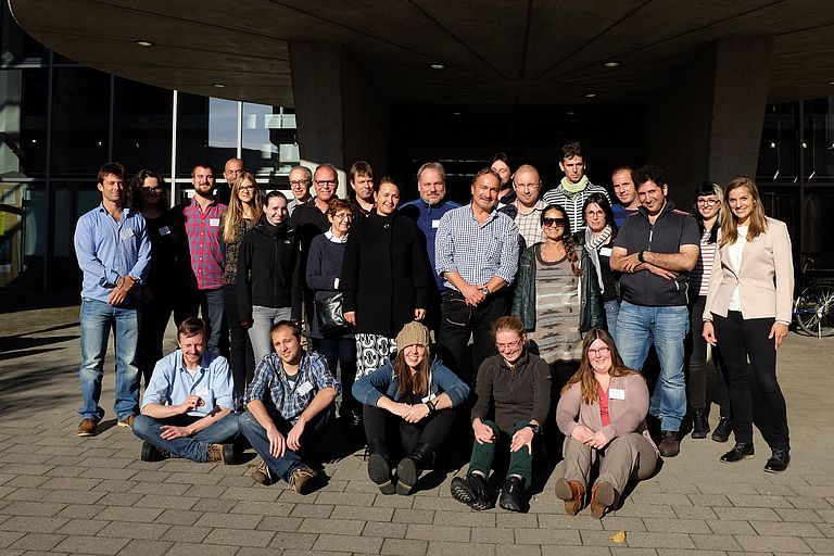 Die Teilnehmerinnen und Teilnehmer des Workshops vor dem GEOMAR. Foto: J. Steffen, GEOMAR
