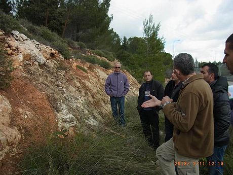 Amir Sandler from GSI (in the front) explaining a soil section in the Judean Mountains near Jerusalem to the TRION group of Palestinian and Israeli scientists. From left to right: Ittai Gavrieli, Jawad Sawahreh (Master student from AQU), Mutaz AlQutob, Ma