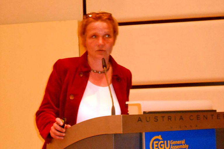 Dr. Jegen-Kulscar spricht in Wien über marine Rohstoffe und Methoden zur Untersuchung des Meeresbodens. Foto: Alexander Rudloff, GFZ