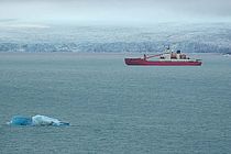 Das Forschungsschiff Akademik Tryoshnikov in der Inostatseva-Bucht (Novaya Semlya). Quelle: Swiss Polar Institute