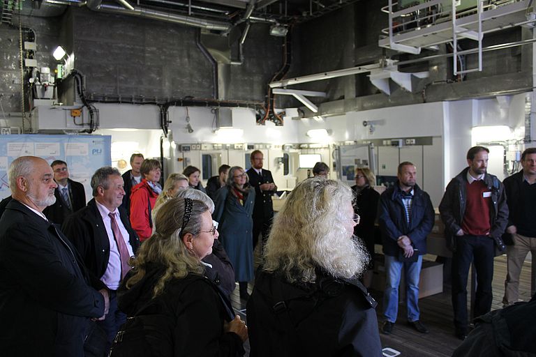 Auf dem Programm des Arbeitstreffens stand auch ein Besuch des neuen deutschen Forschungsschiffs SONNE in Hamburg. Foto: B. Juhls, GEOMAR