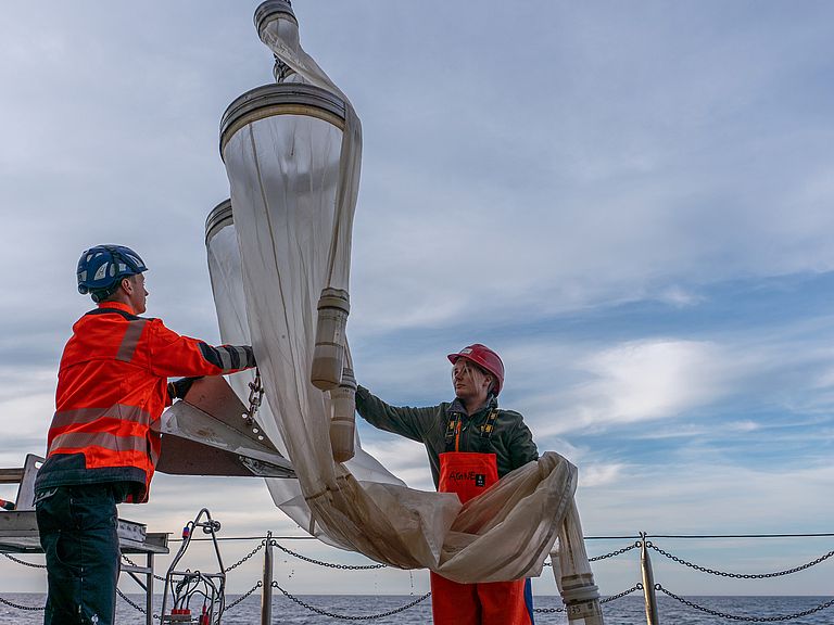 Ausbringen des Plankton-Netzes von Bord der ALKOR auf der Ostsee.