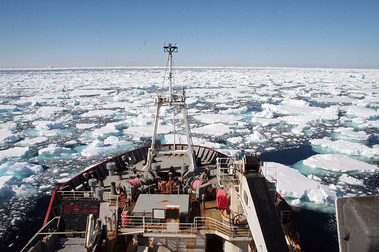 The British research and supply vessel RRS JAMES CLARK ROSS in the Antarctic ice shelf. Photo: S. Schmidtko, GEOMAR