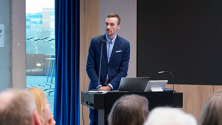 Benedikt Haimerl erhält den Annette-Barthelt-Preis für seine Masterarbeit