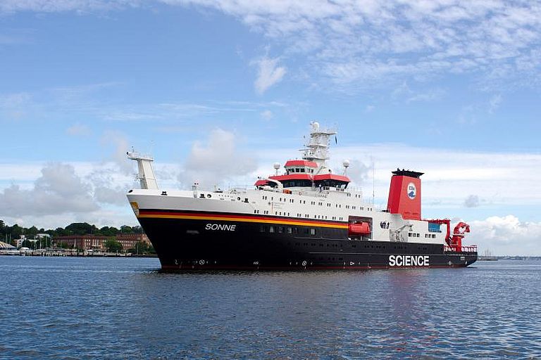 RV SONNE. Photo: J. Steffen, GEOMAR