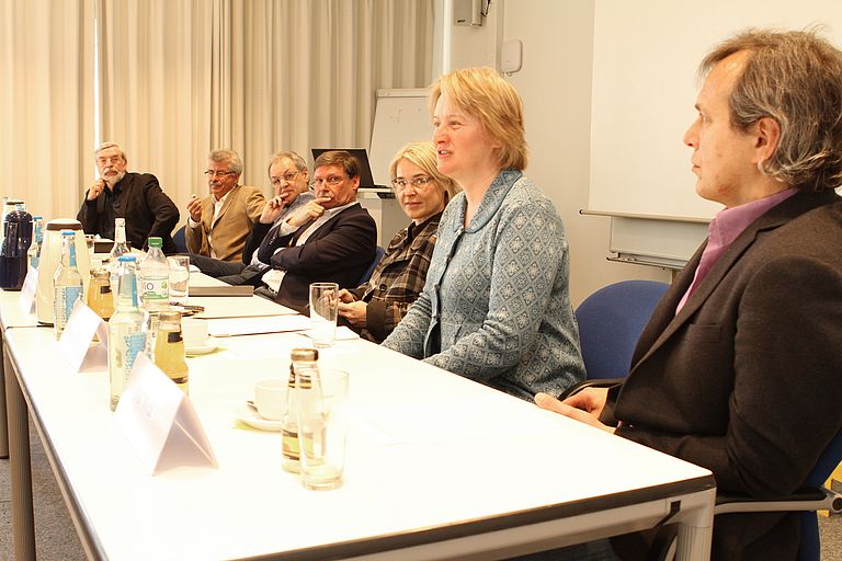 Stellten heute das neue Netzwerk Küstenforschung Schleswig-Holstein vor (von links): Wissenschaftsstaatssekretär Rolf Fischer, Prof. Martin Wahl (GEOMAR), Dr. Klaus Schwarzer (KMS/CAU), Prof. Ralph Schneider (KMS/CAU), Wissenschaftsministerin Kristin Alheit, Prof. Karen Wiltshire (AWI) und Prof. Kai Wirtz (HZG). Foto/Copyright: Christian Urbahn, KMS/CAU