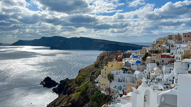 Blick über die Landschaft von Santorini