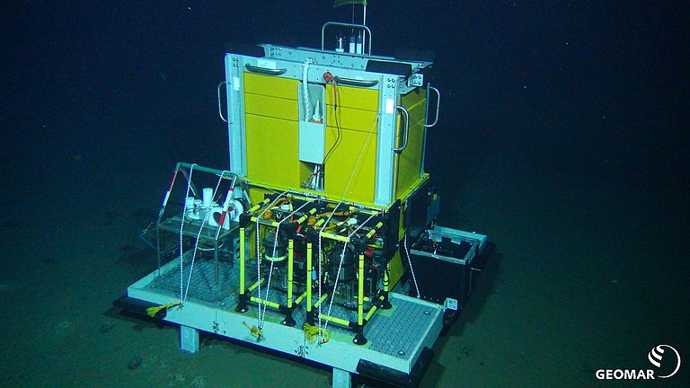 Ein Fahrstuhllander. Mit diesen Geräten können mehrere Experimente gleichzeitig am Meeresboden abgesetzt werden. Foto: ROV-Team, GEOMAR (CC BY 4.0)