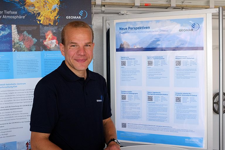 Über Karriere- und Ausbildungschancen informiert Janpit Peters und sein Team ebenfalls auf der FS ALKOR. Photo: Jan Steffen / GEOMAR