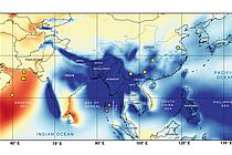 Die Grafik zeigt Niederschlagsmengen (abzüglich Verdunstung)  über dem Indischen Ozean in den Monaten Juni bis August. Die Punkte markieren die Herkunftsorte bisher genutzter Klimaarchive. Die beiden Punkte in der Andamanensee markieren die neuen, jetzt erstmals genutzten Sedimentkerne. Grafik: Daniel Gebregiorgis.