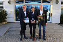 Drei Männer im Anzug