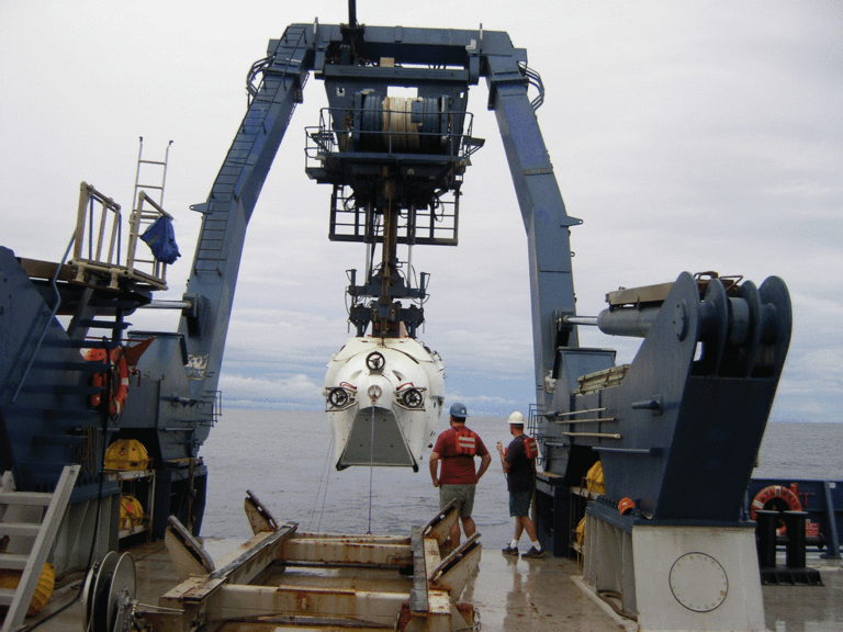 Als wissenschaftlicher Leiter der National Deep Submergence Facility (NDSF) ist Professor German auch für das berühmte Tauchboot "Alvin" verantwortlich, hier vor einem Einsatz im Ostpazifik. Foto: W. Brückmann, IFM-GEOMAR