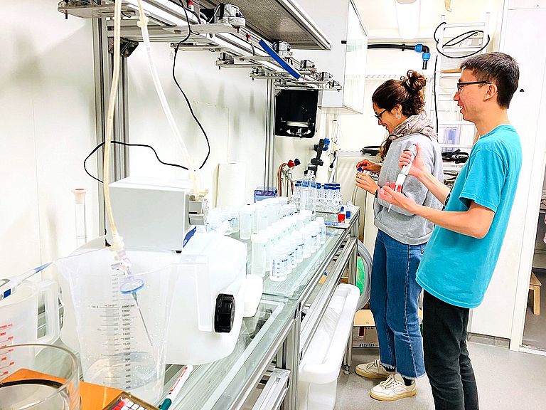Analysing water samples in the laboratory during a mesocosm experiment in the Norwegian Raunefjord. Photo: Giulia Faucher, GEOMAR