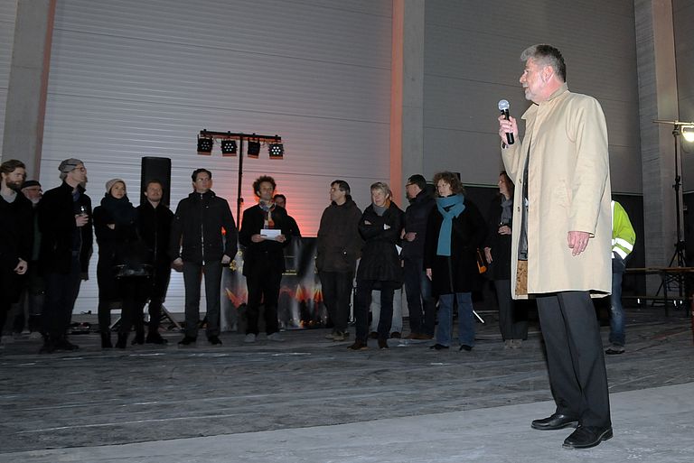 GEOMAR Verwaltungsdirektor Michael Wagner gab einen kurzen Ausblick auf die nächsten Bauschritt und dankte allen Beteiligten für die bisherige Arbeit. Foto: Jan Steffen, GEOMAR