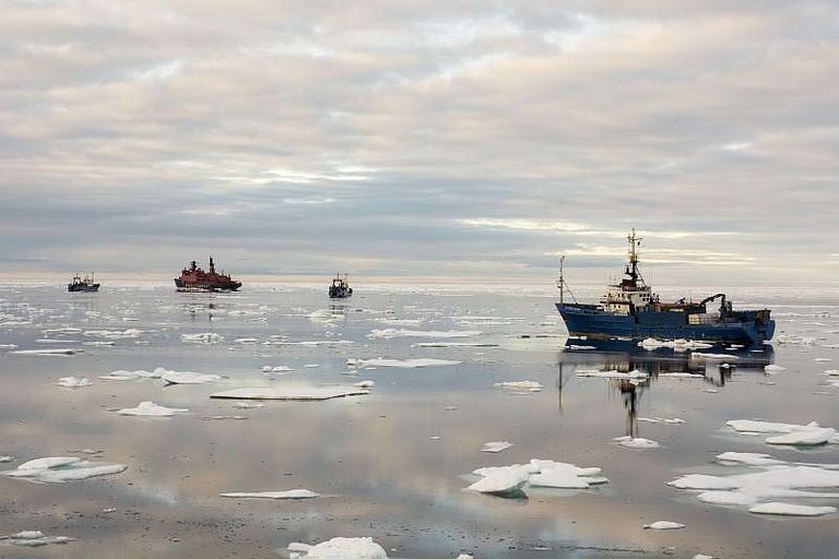 Vessels in the Vilkitsky Strait. Photo: Georgi Laukert, GEOMAR