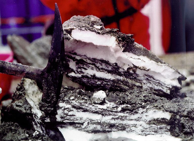 Methane hydrate from the sea floor - an energy resource for the future? Photo: GEOMAR