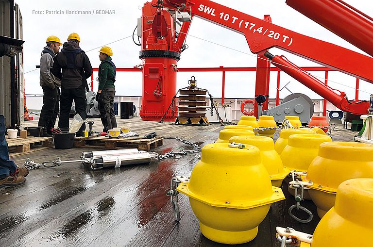 Austausch von Verankerungen während der Expedition MSM94 in der Labradorsee.  Photo: Patricia Handmann / GEOMAR