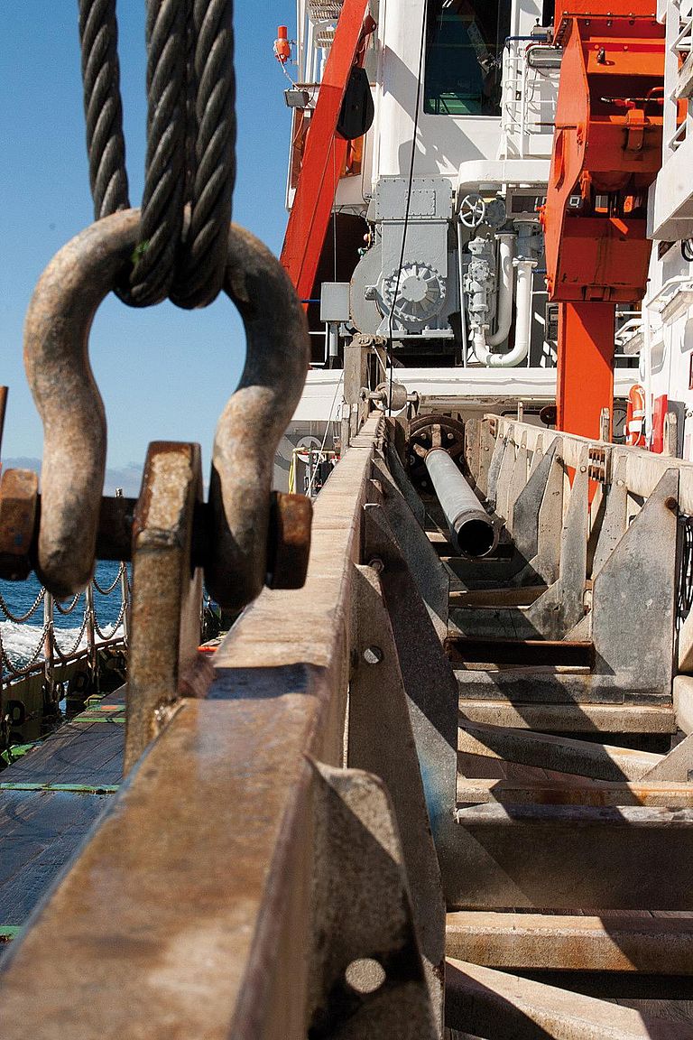 Ein Schwerelot auf der POSEIDON. Foto: N. Schattel/GEOMAR