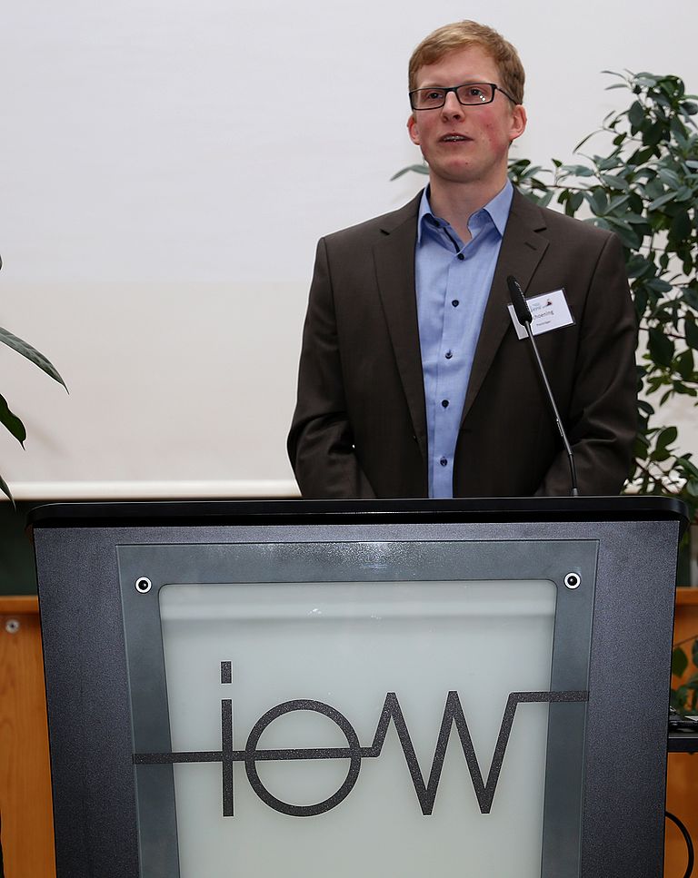Der BRIESE-Preisträger Timm Schoening stellt sein prämiertes Promotionsprojekt am IOW vor. Foto: K. Beck, IOW