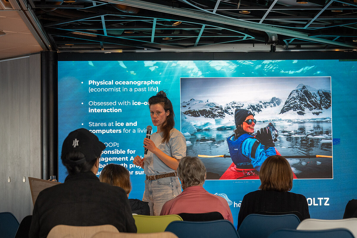 [Translate to English:] public lecture for cruise ship passengers