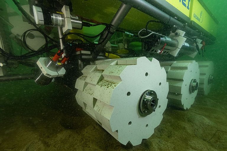 In the future, DSR PANTA RHEI will autonomously measure material fluxes on the seafloor for up to one year.  Photo: Florian Huber