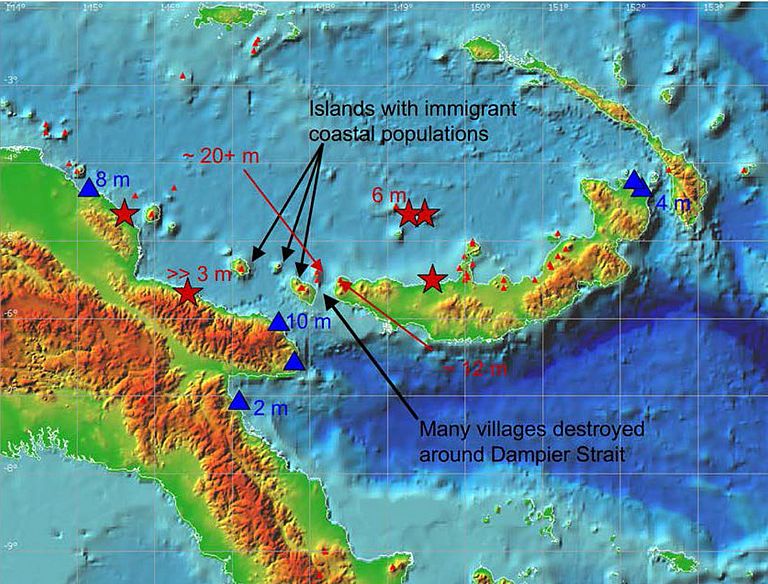 Das Arbeitsgebiet der Ausfahrt SO252. Mit roten Sternen sind die Dörfer gekenn-zeichnet, die von dem Ritter Island Tsunami zerstört wurden. Die blauen Dreiecke zeigen die Orte, an denen der Tsunami von deutschen Kolonien beobachtet wurde. Quelle: GEOMAR.