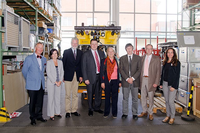Von links: Prof. Dr. C. Dullo, N. Phillips, GEOMAR Direktor Prof. Dr. P. Herzig, Bürgermeister M. Savage, Dr. M. Crago, Prof. Dr. D. Wallace, M. Hebb, Dr. C. van den Bogaard, Foto: J. Steffen, GEOMAR.
