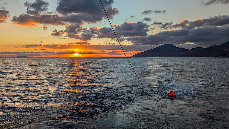 Sonnenuntergang vor Santorini